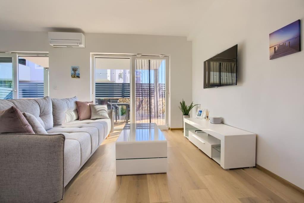Apartment Sunrise Fuer 6 Personen In Pula-Stinjan Exterior foto
