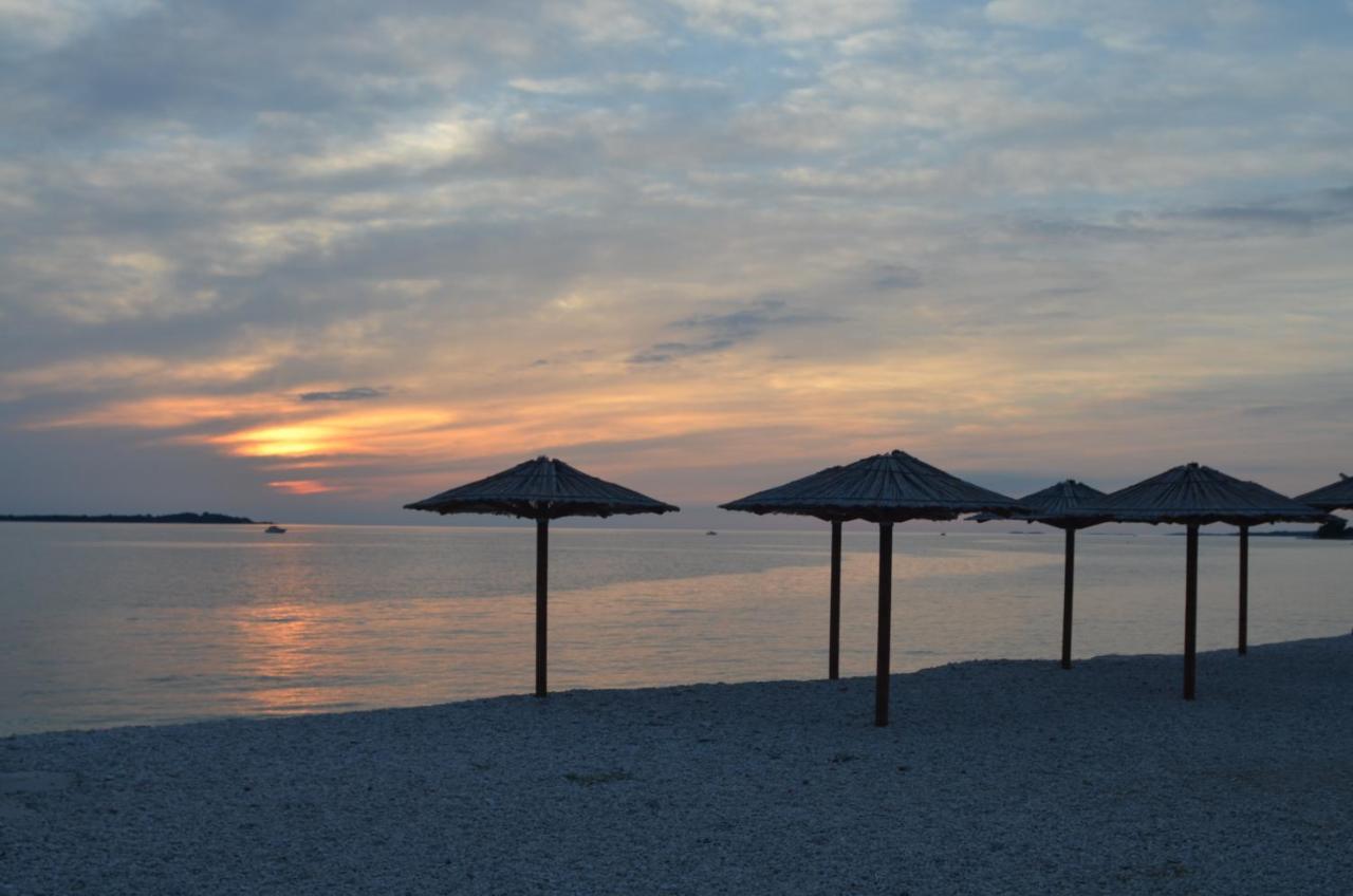Apartment Sunrise Fuer 6 Personen In Pula-Stinjan Exterior foto